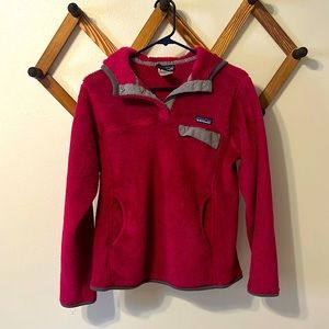 Fuchsia Patagonia hoodie w front pocket